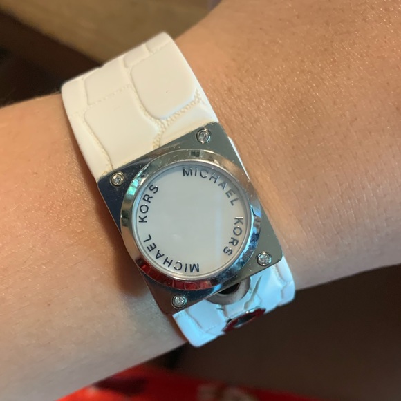 Michael Kors Access Watch - Picture 1 of 6